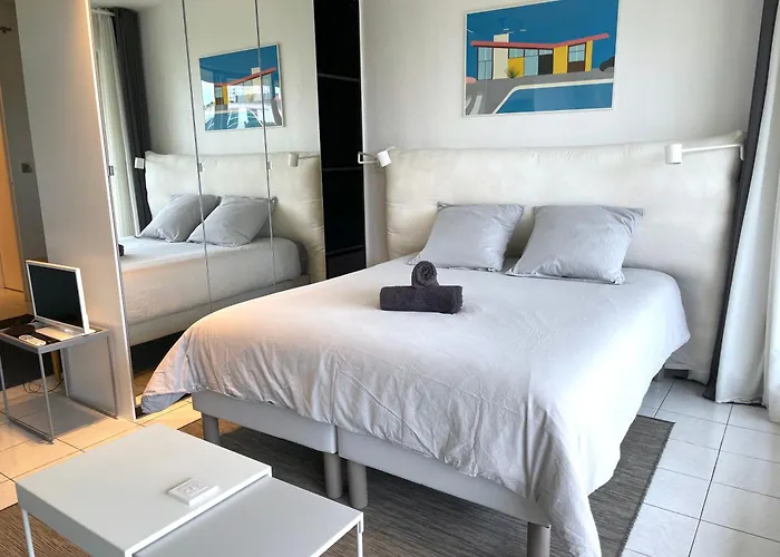 Ღ La Corniche • Grand Studio, Piscine & Parking