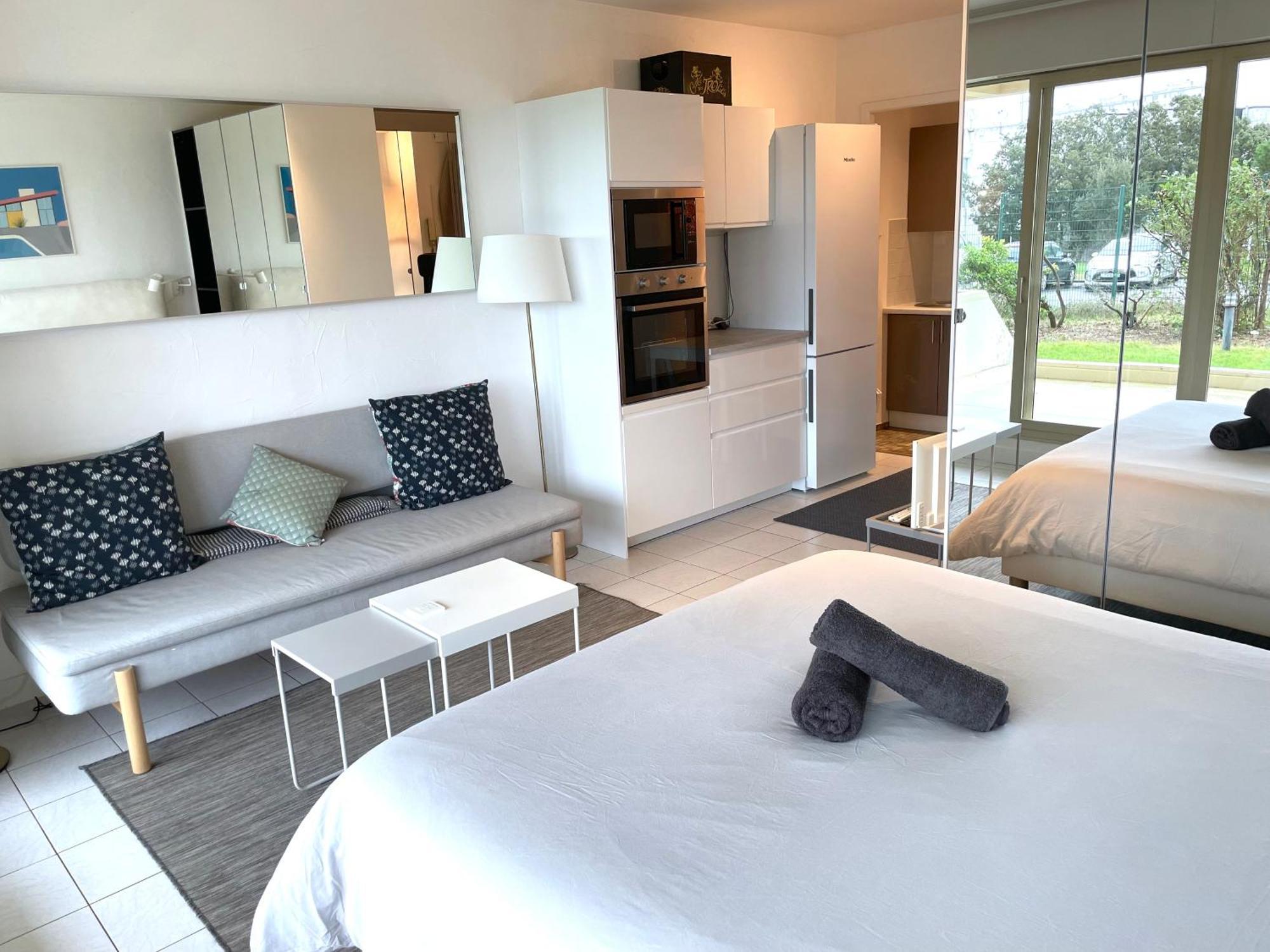 ღ La Corniche • Grand Studio, Piscine & Parking Apartment