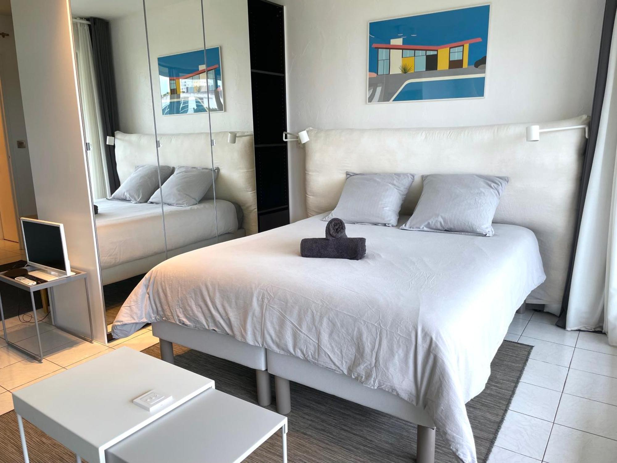 ღ La Corniche • Grand Studio, Piscine & Parking Apartment La Rochelle (Charente-Maritime)